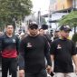 Anggota DPRD Kaltim, Fuad Fakhruddin, saat mengikuti kegiatan jalan santai gelaran Bawaslu Kaltim. (Humas DPRD Kaltim)